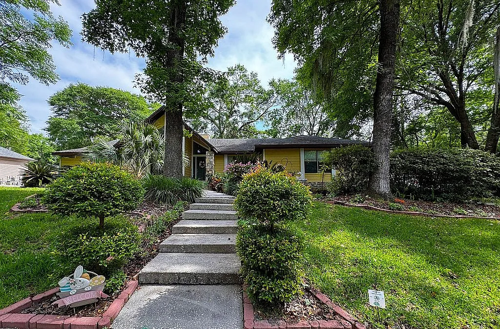 6207 NW 24th Ln — Photo 2