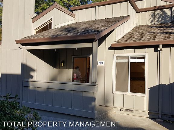5th image of 121 Spruce Hill Ct