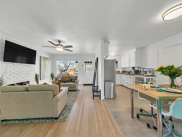 2026 Regis Dr — Photo 37