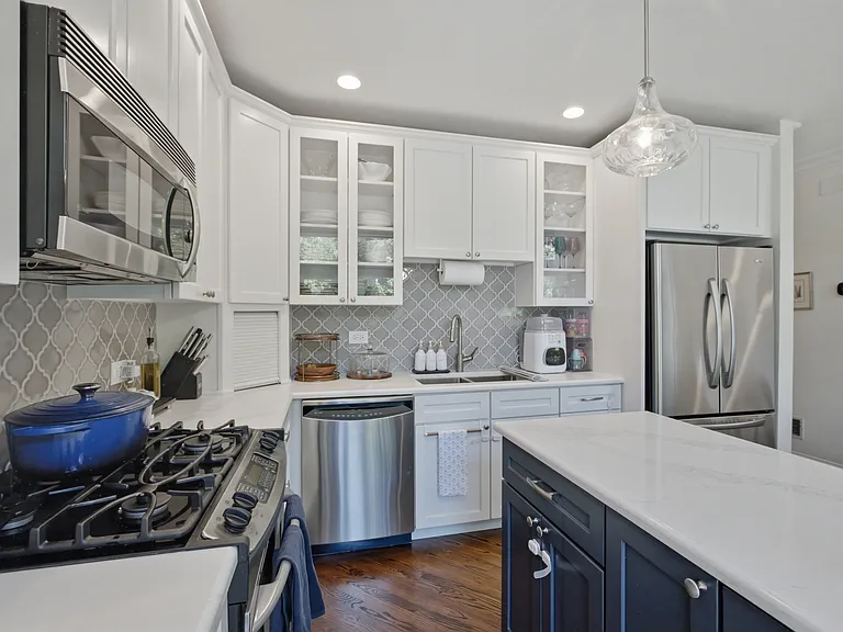 2718 N Southport Ave #A — Photo 6