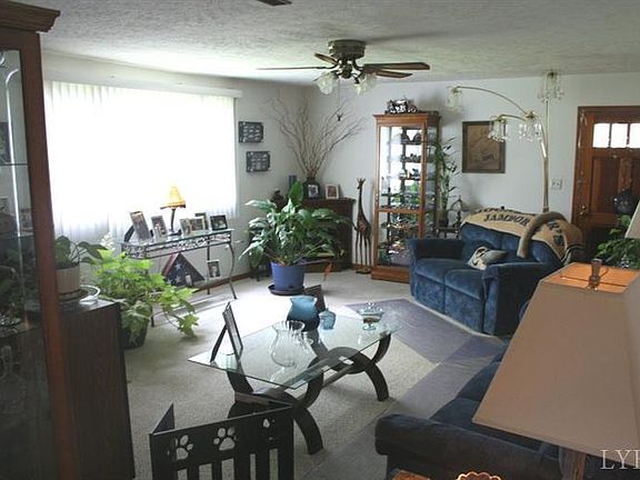 3rd image of 800 Woodhaven Dr