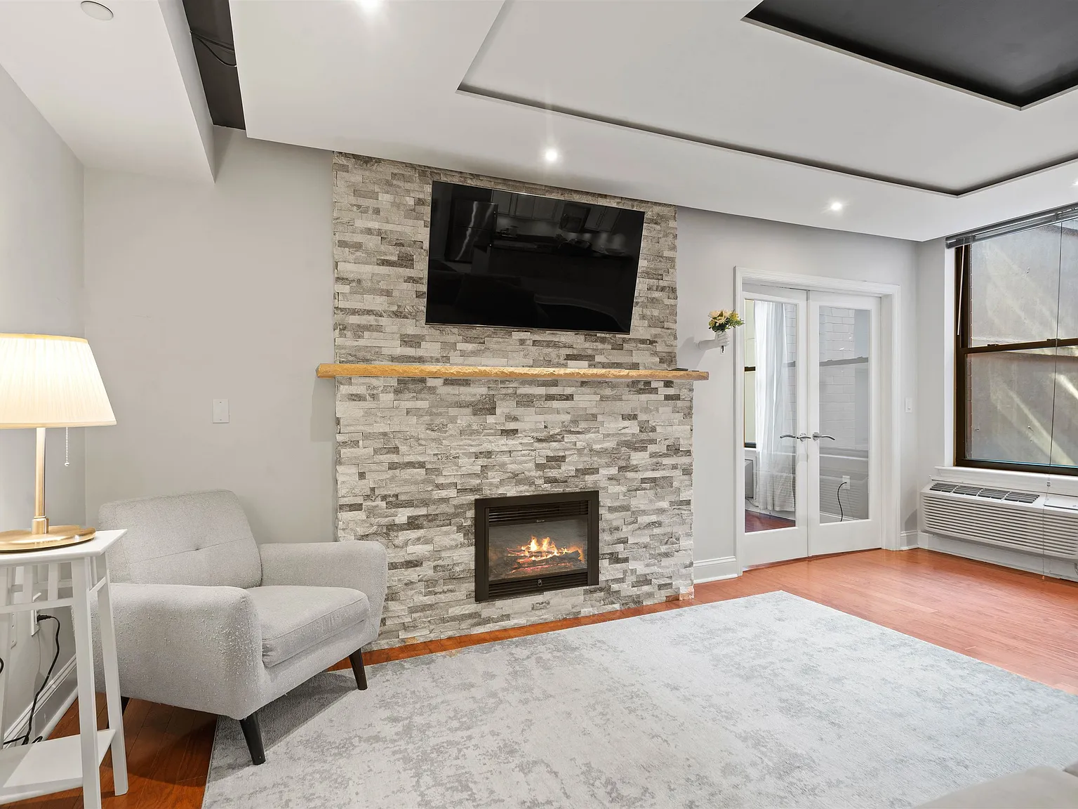 1 bed, 1.0 bath, 900 sqft, $2,800 — Photo 2