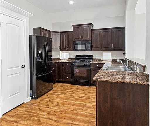 5th image of 306 Hanna Ct