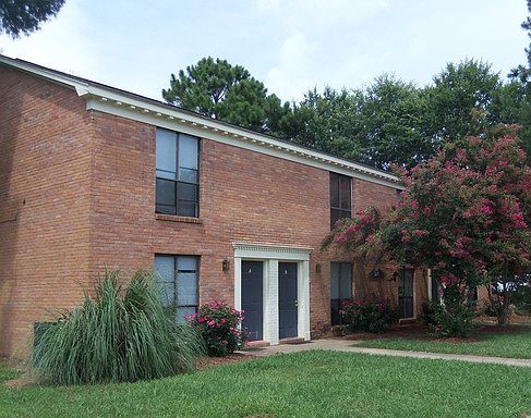 1st image of 120 Park Cir #A