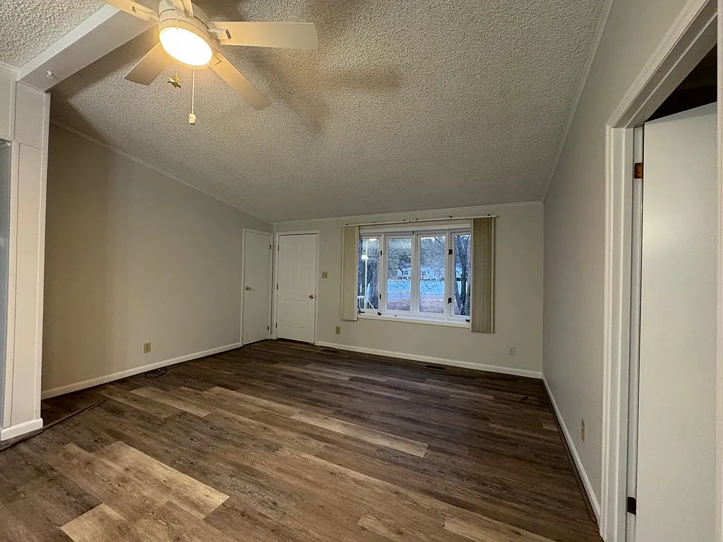 3 bed, 2.0 bath, 1248 sqft, $1,750 — Photo 3