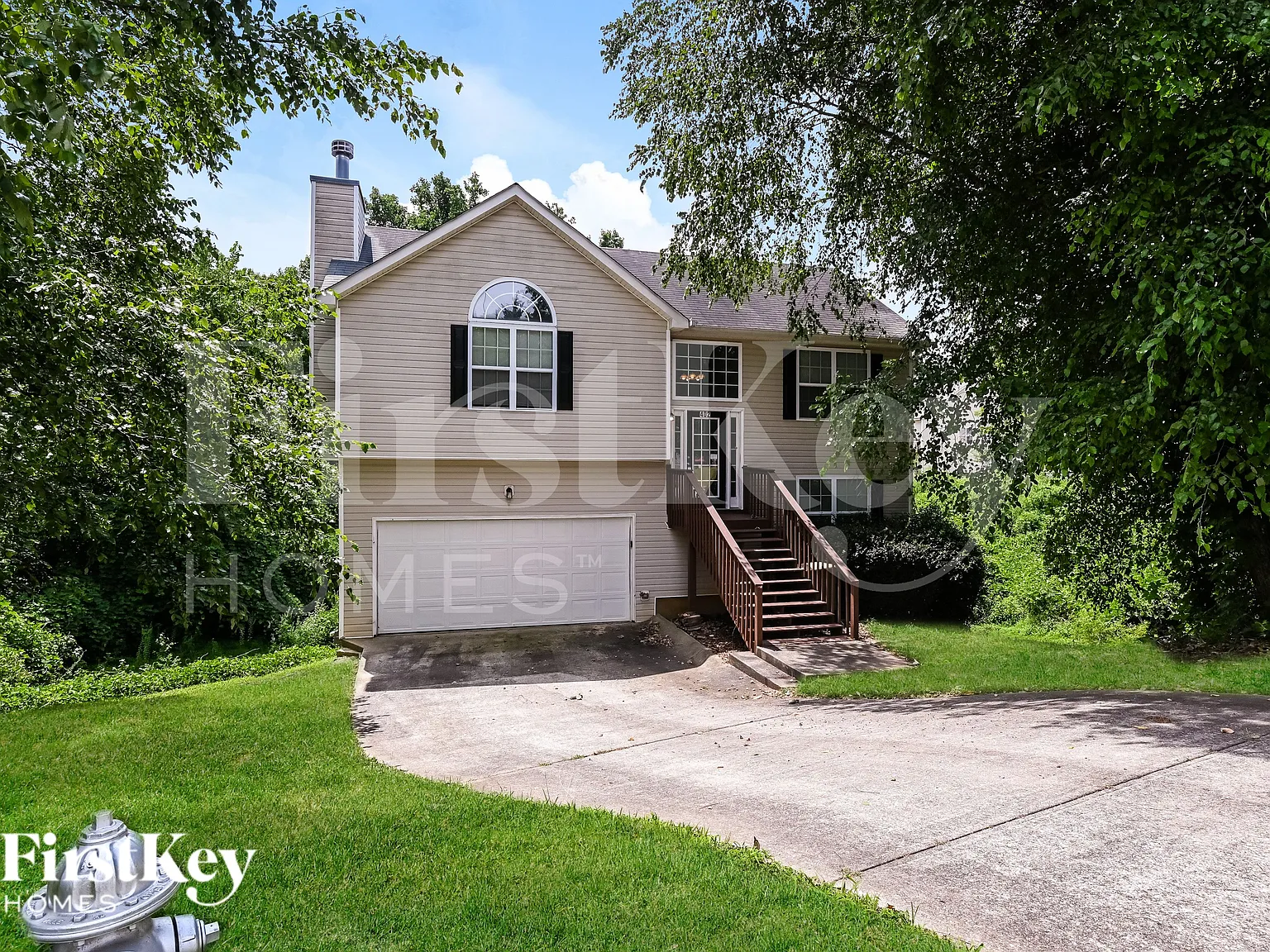 3 bed, 2.0 bath, 1480 sqft, $2,035 — Photo 1