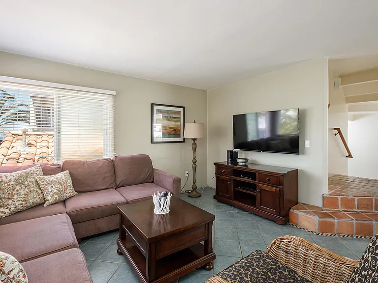 732 Jersey Ct — Photo 9