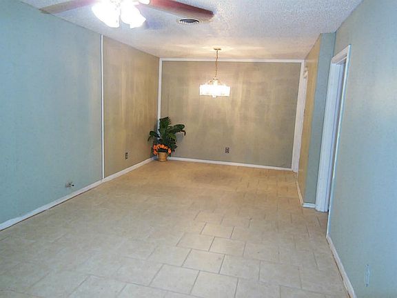 3rd image of 3011 Albemarle Dr