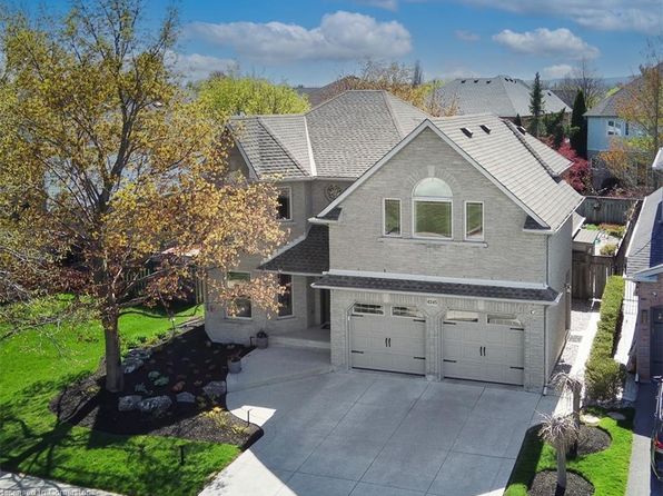 4245 Millcroft Park Dr, Burlington, ON L7M 3V7