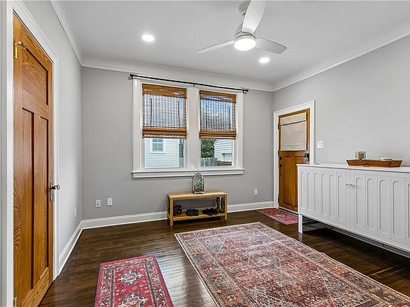 3rd image of 105 E Park Pl
