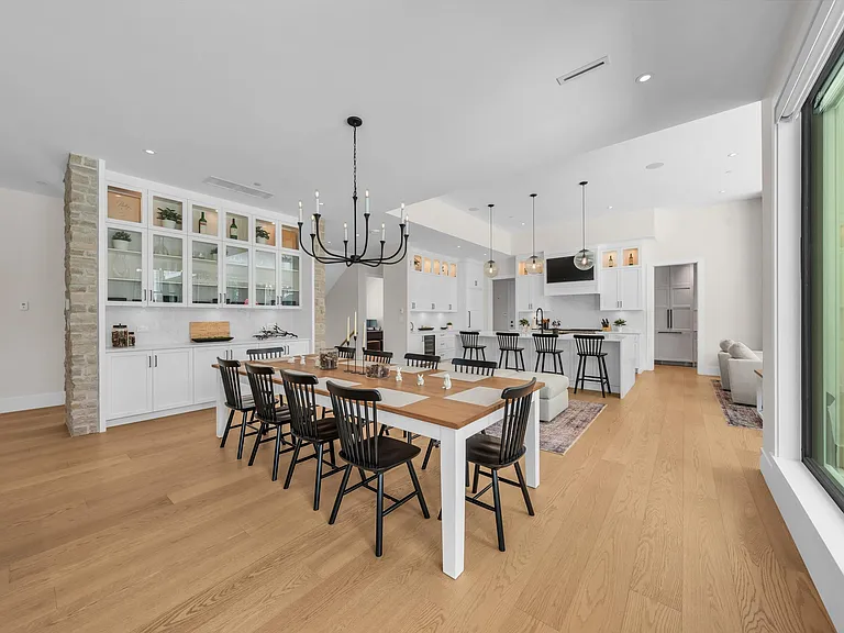 372 Moyne Dr — Photo 13