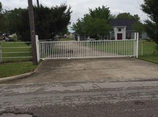 610 E Reindeer Rd, Lancaster, TX 75146