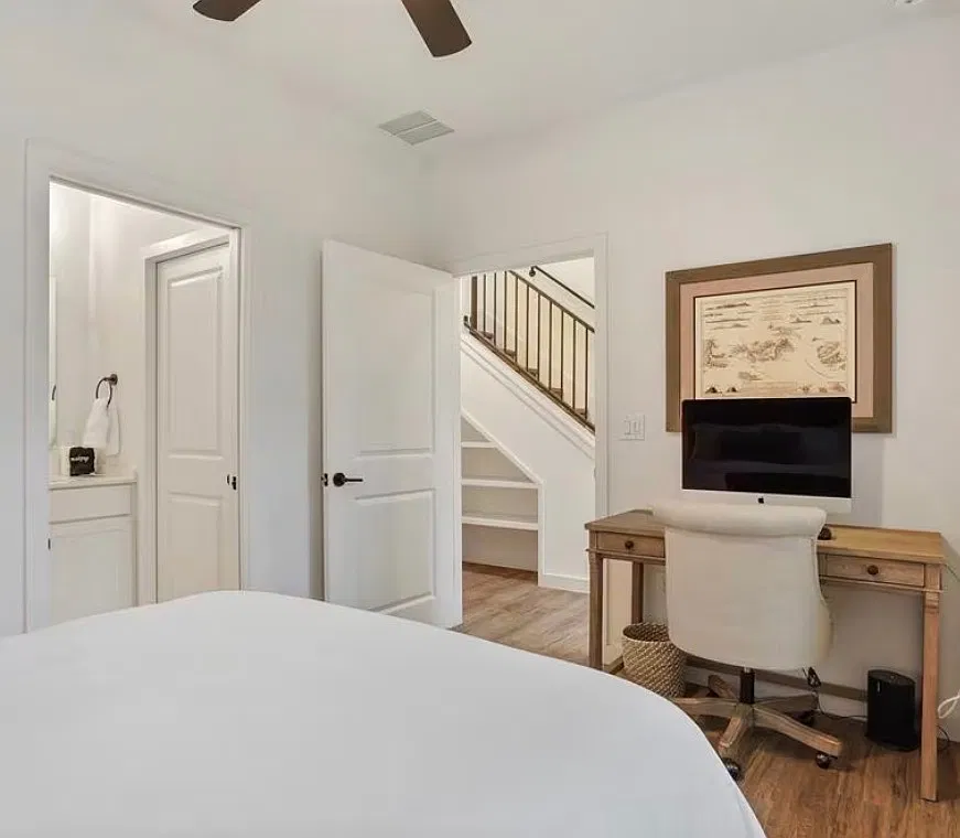 3 bed, 3.5 bath, 1807 sqft, $4,099 — Photo 3