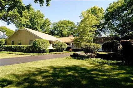 1041 Woodbine Ln photo 1