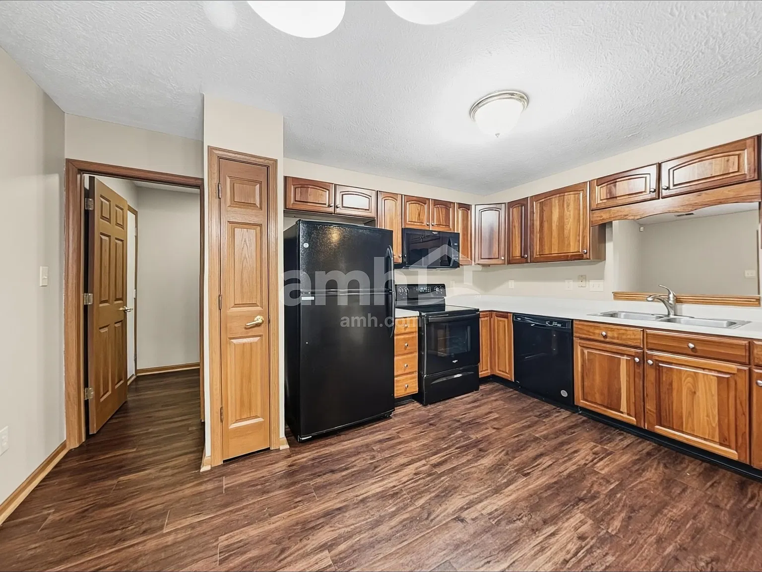 3 bed, 2.0 bath, 1292 sqft, $2,015 — Photo 4