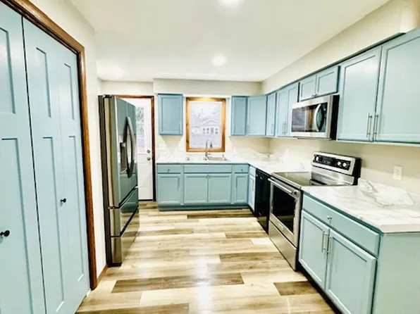 1038 E Northwood Dr, Appleton, WI 54911