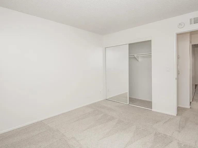 Castilian and Cordova Apartment Homes — Photo 39