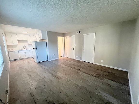 2nd image of 2414 Capitol Ave APT 9