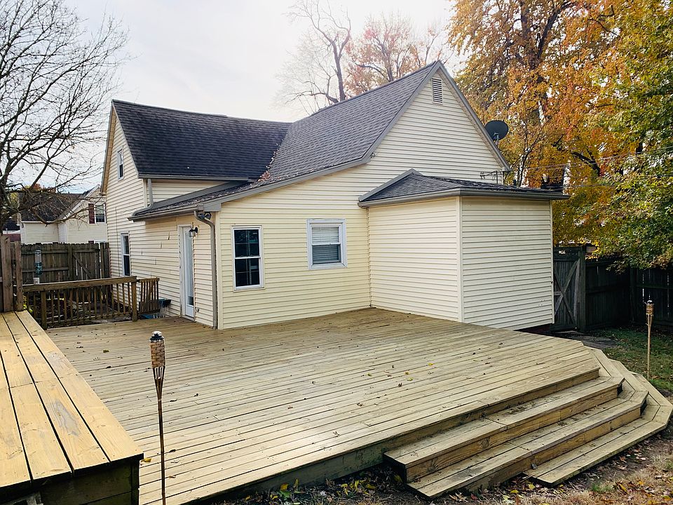 2nd image of 402 E Maple St