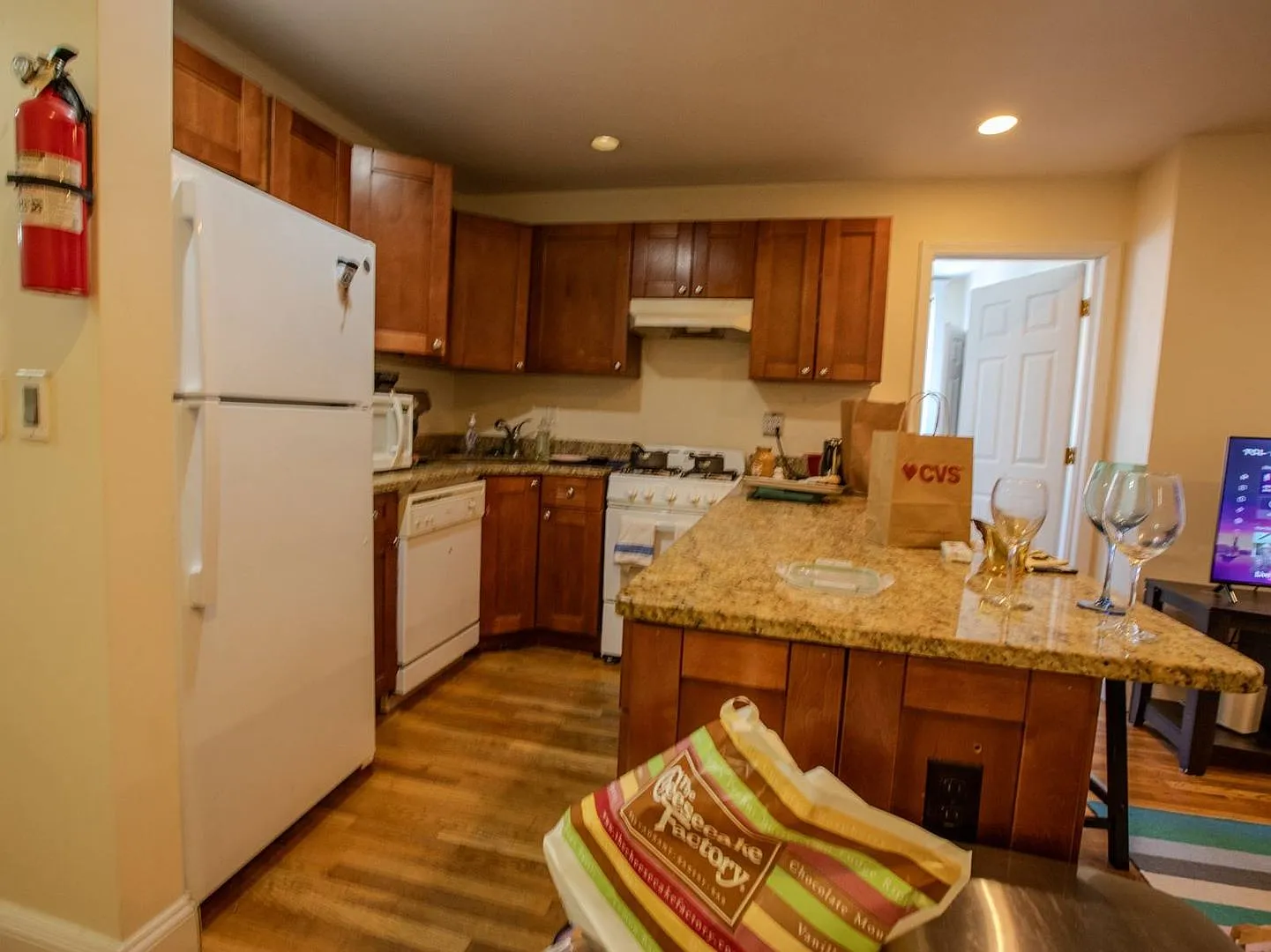 3 Bed, 1 Bath - Two Months Free - Steps From Boston University (Bu) And Coolidge Corner — Photo 1