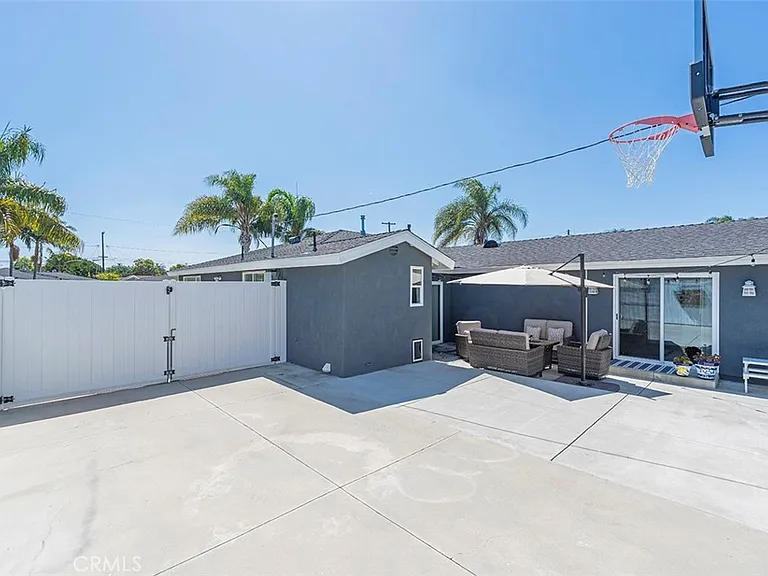 18417 Glenburn Ave — Photo 30