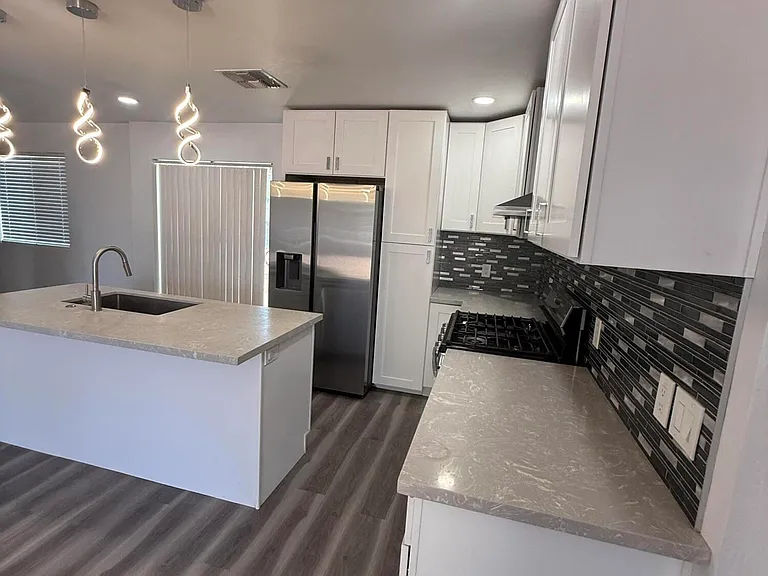12022 W Ash St — Photo 7