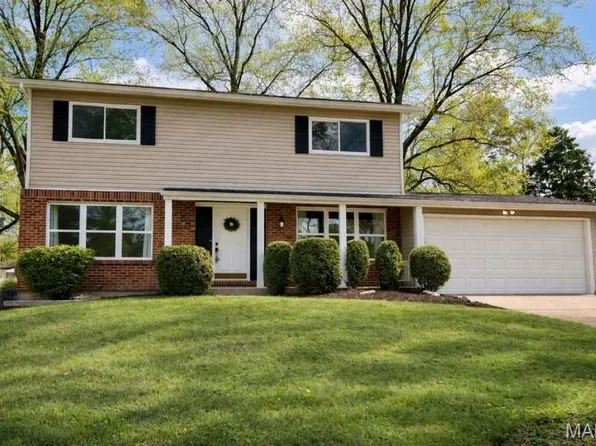 1208 Miremont Dr, Ballwin, MO 63011