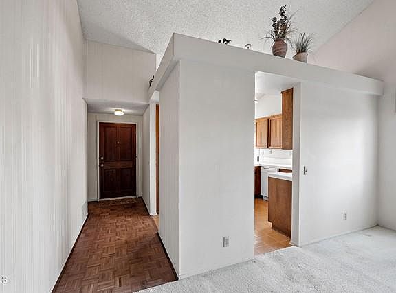 5th image of 9934 Basswood Ct