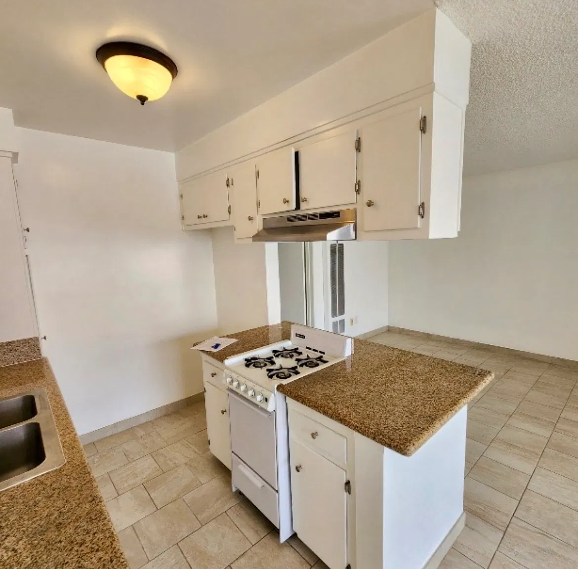1 bed, 650 sqft, $1,900 — Photo 4