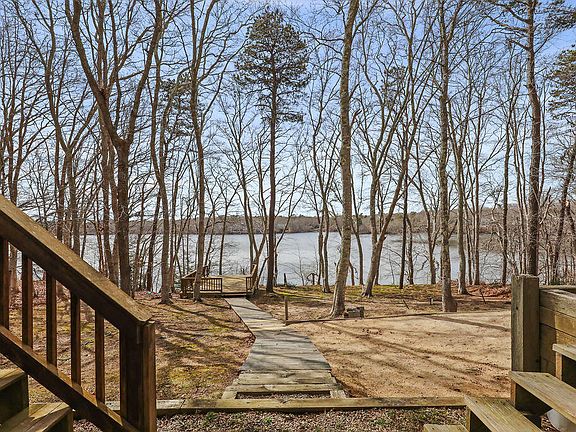 3rd image of 75 Edgewater Road