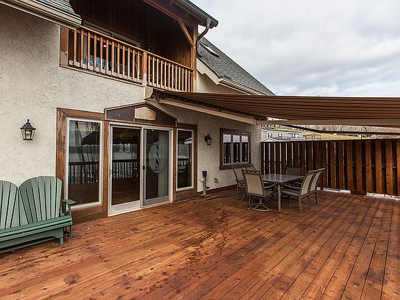 3rd image of 104 Lloyds Ln