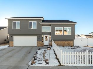 3313 14th St NW, Minot, ND 58703