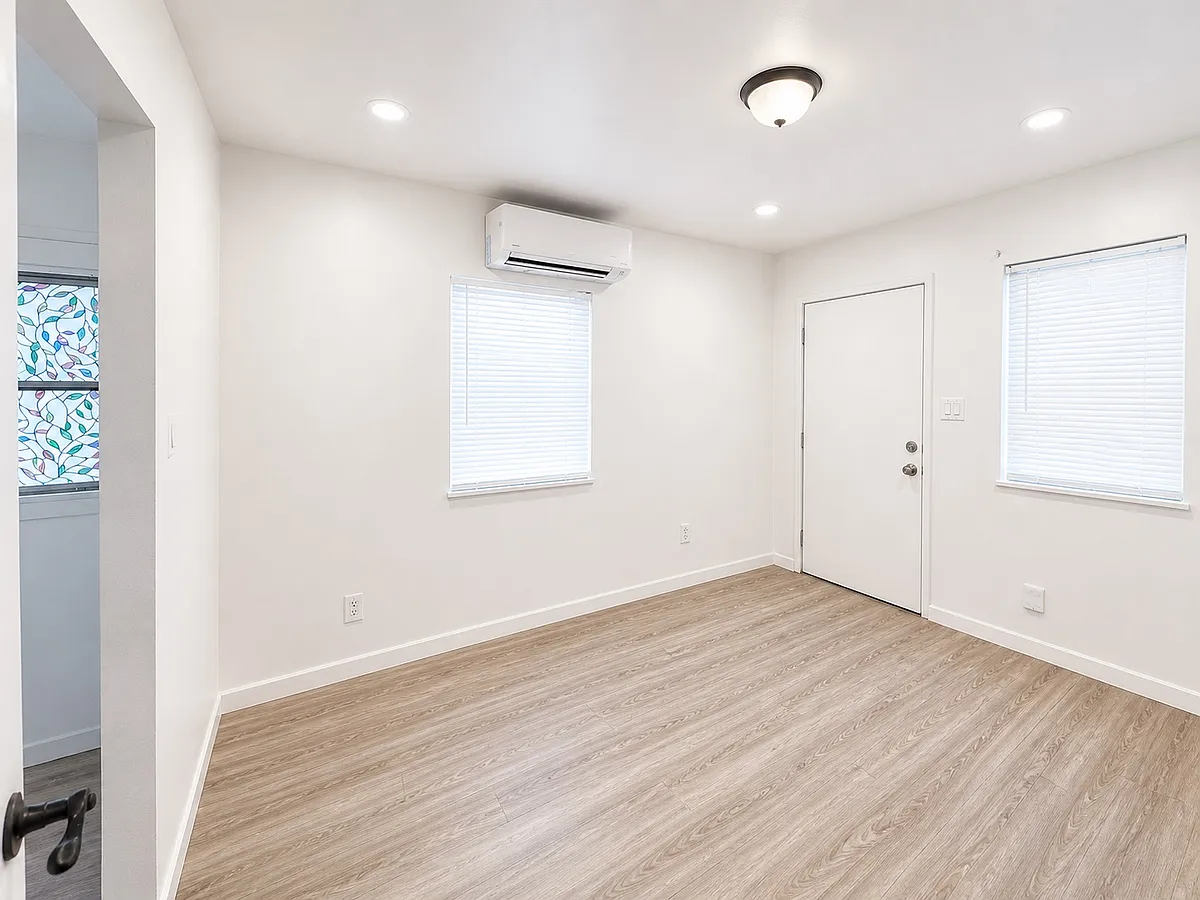 Building Photo - 2820 32nd Ave #B