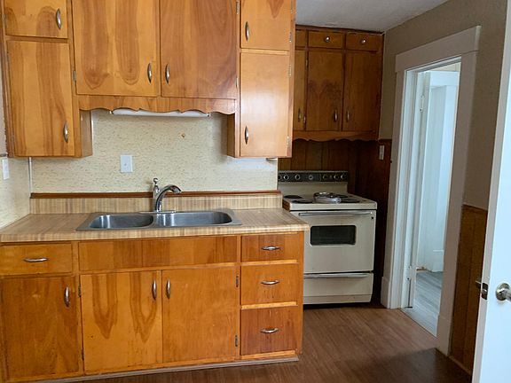 5th image of 413 Montrose St