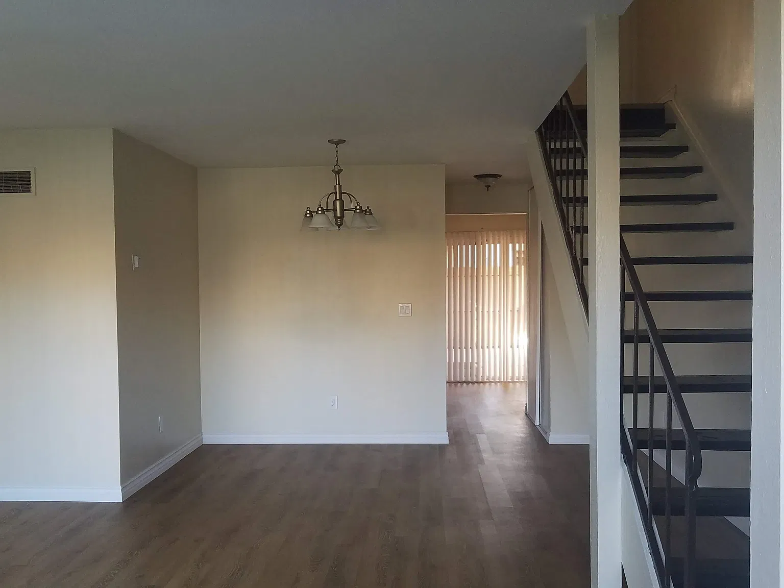 3 bed, 1.5 bath, 1220 sqft, $2,950 — Photo 4