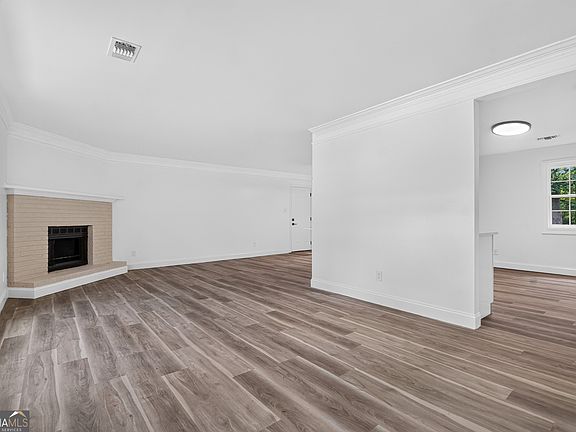 4th image of 4398 Old Lake Dr