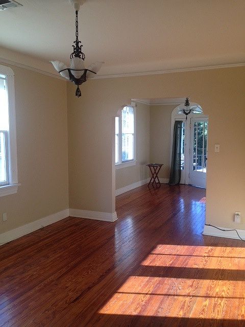 2nd image of 6040 Laurel St