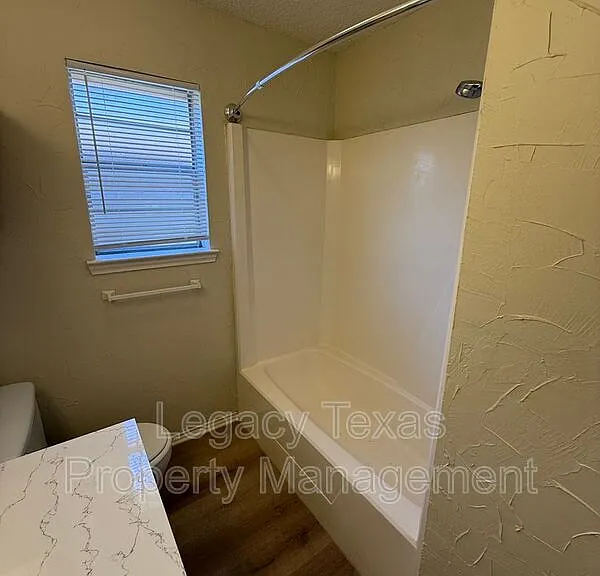 1118 N Nolan River Rd #A — Photo 9