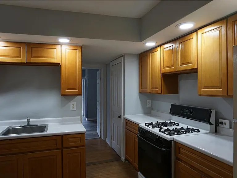 208 N 9th St — Photo 4