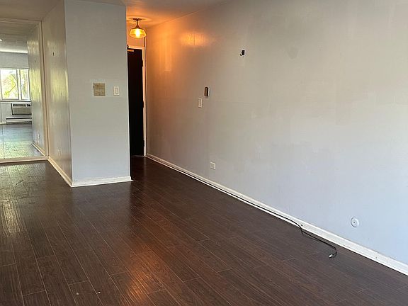 5th image of 3825-3825 N Pine Grove Ave #3825-207