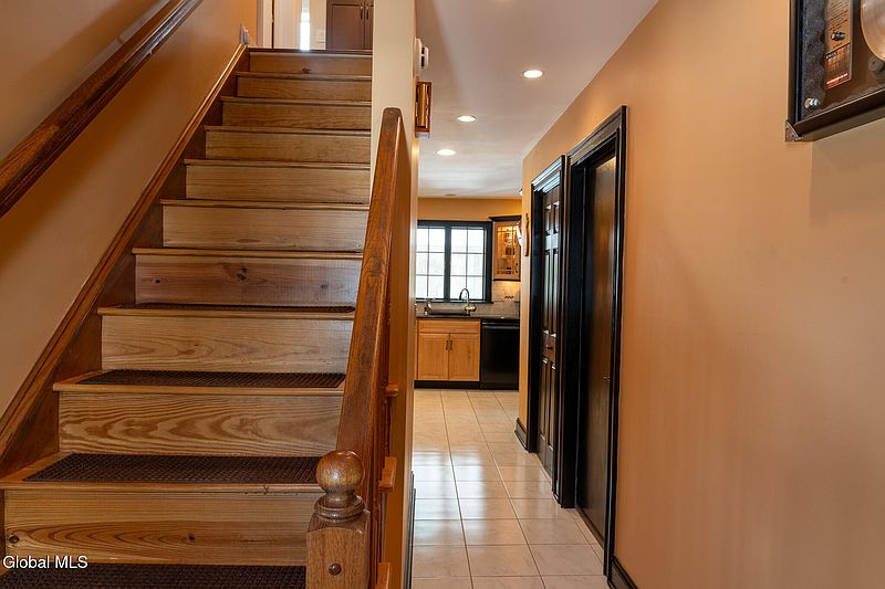 4th image of 15 Frances Lane