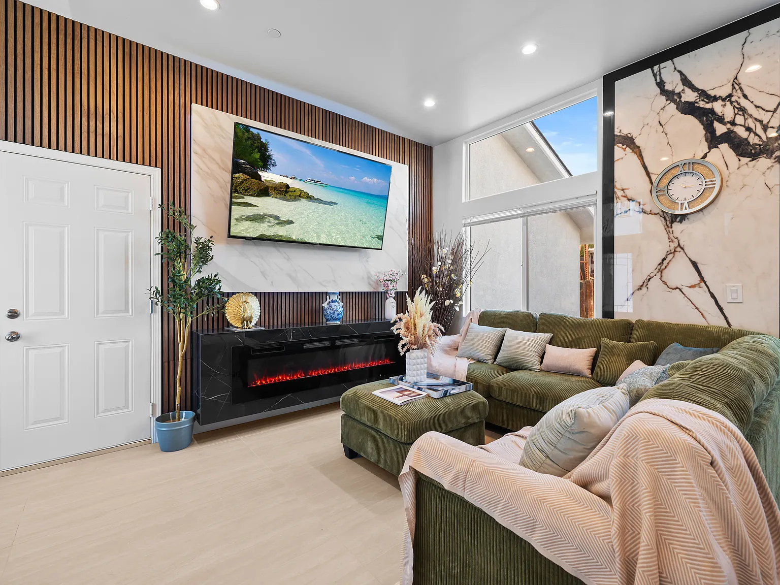 3 bed, 2.5 bath, 1200 sqft, $6,900 — Photo 3