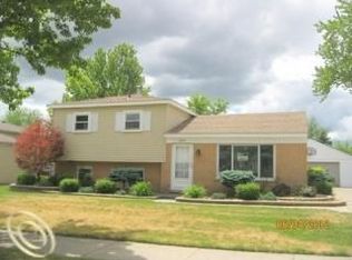 22287 Collette St, Woodhaven, MI 48183