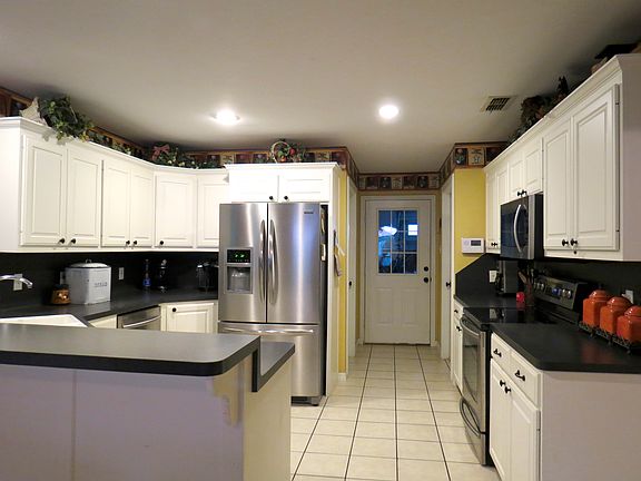 3rd image of 107 Paluxy Dr