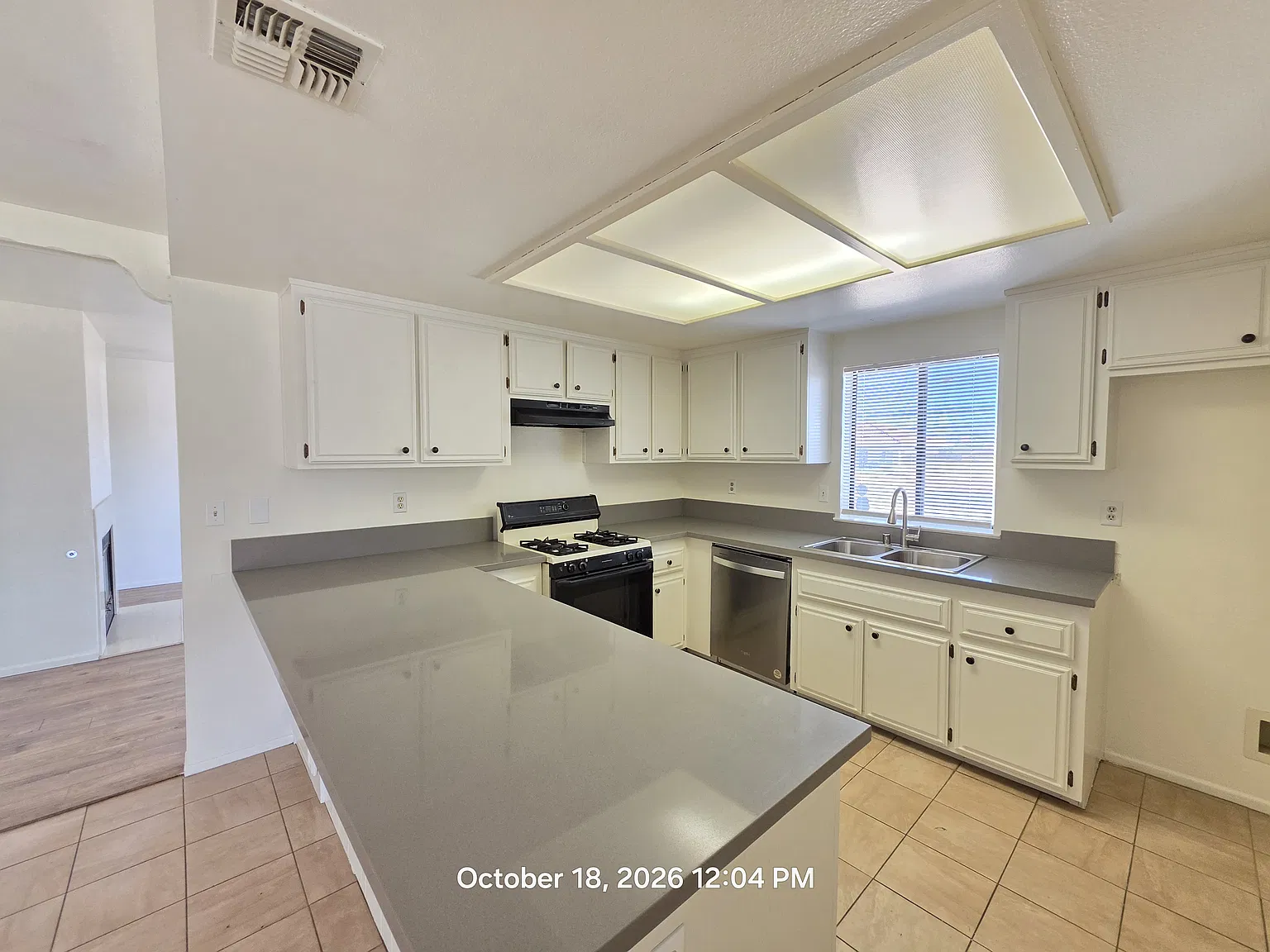 3 bed, 1311 sqft, $1,975 — Photo 3