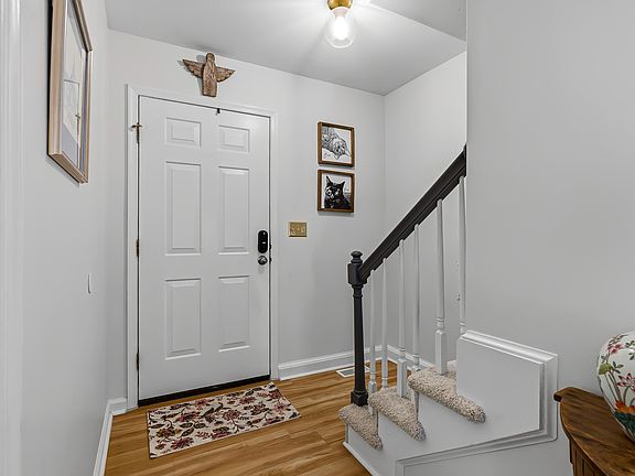 4th image of 2424 Mapleton Ln