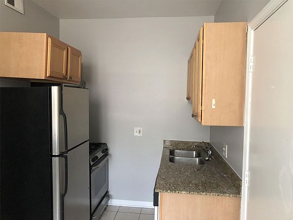 3rd image of 5146 S King Dr APT G1