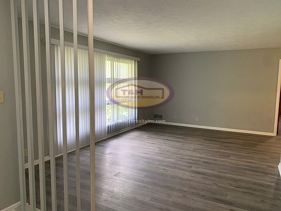 3rd image of 4001 E 40th St