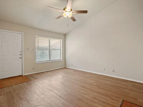 106 E 30th St APT 303, Austin, TX 78705