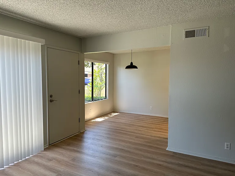 23002 Village Dr — Photo 3
